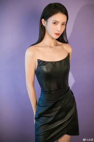 抹胸裙真是红毯必备从秦岚到乔欣再到金晨女明星都美的很讲究