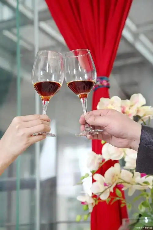 比如喝酒需要干杯,喝了这么多年