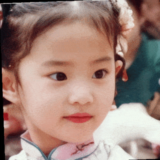 从小美到大的刘亦菲,又被曝光罕见童年表演照,粉丝做的动图太萌了!