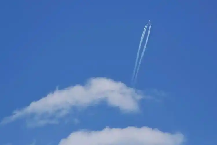 云上的飞机句子