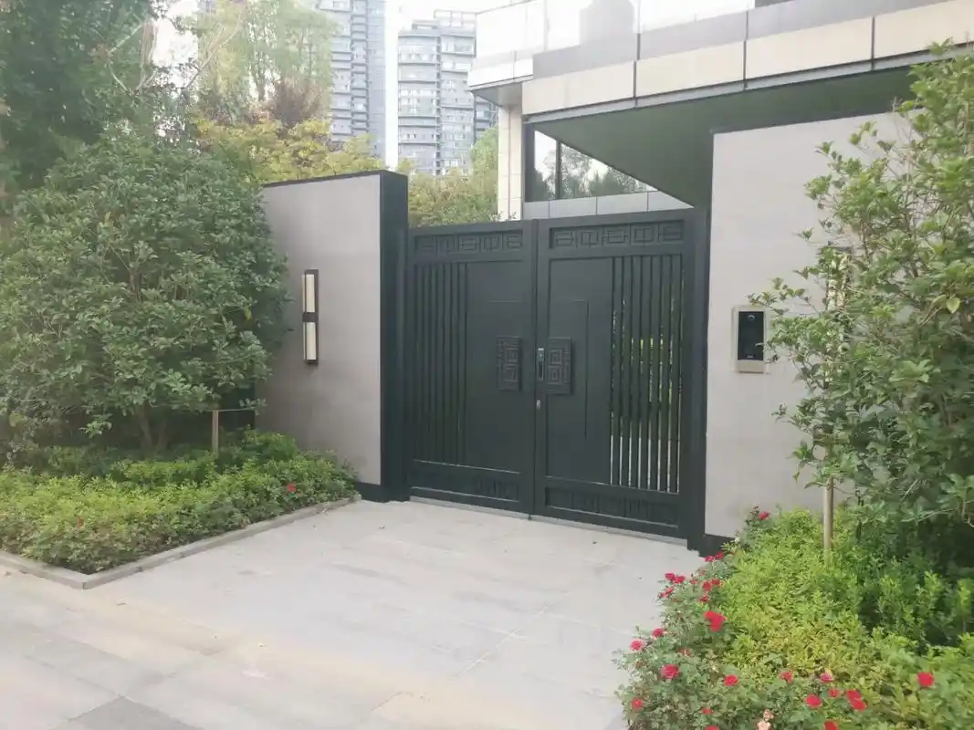 急售华侨城墅区联排边户别墅上下5层大花园.