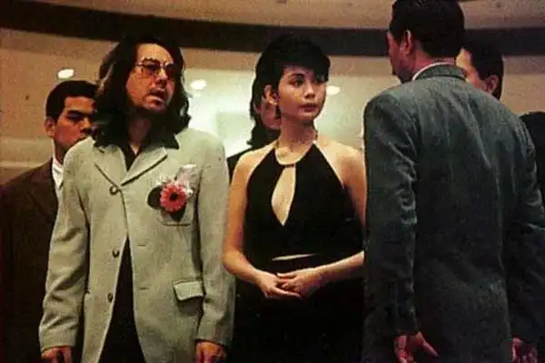 而在帮派外,台湾三联帮与香港洪兴社在澳门争夺赌场生意.