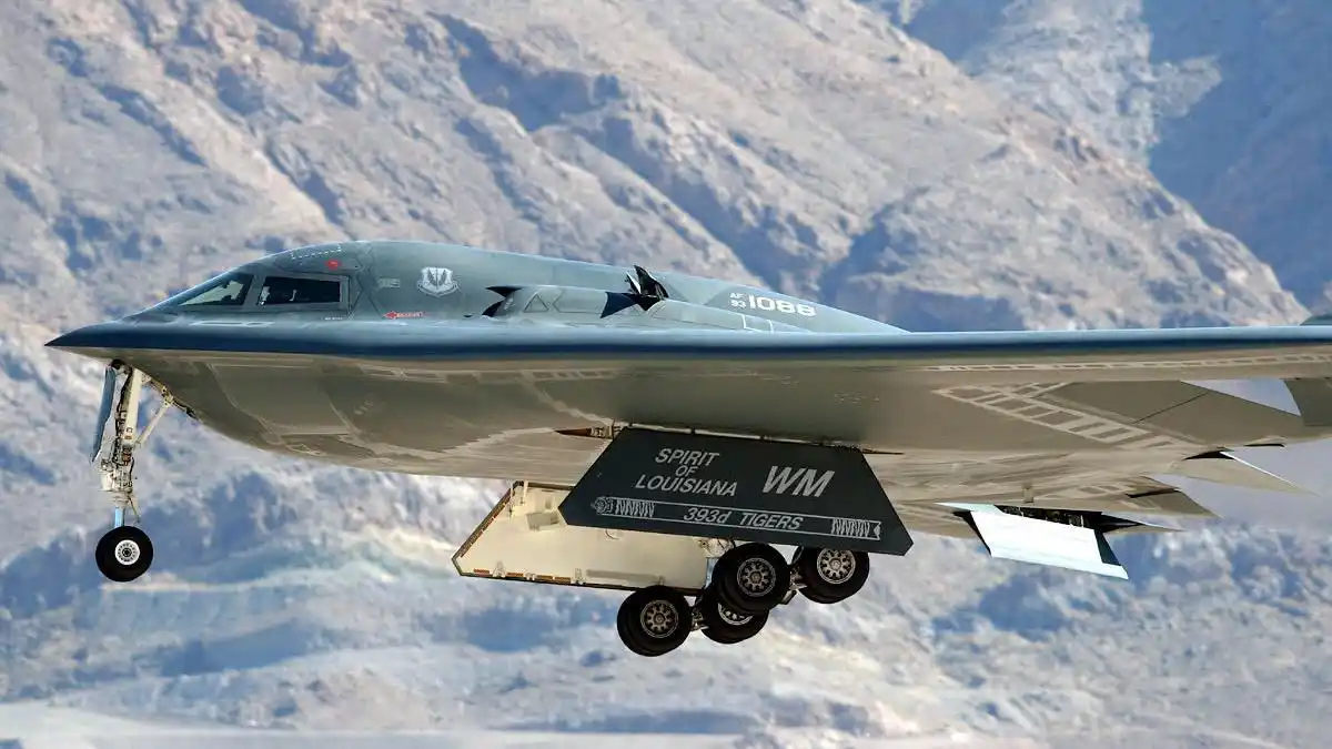 美国空军价值22亿美元的b-2轰炸机坠毁 历史上最昂贵的坠机事故