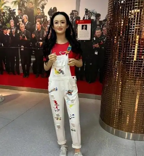一个比一个离谱的明星蜡像,把人丑哭,网友:来人,把蜡像师化了