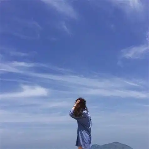 qq头像蓝色系女生背影