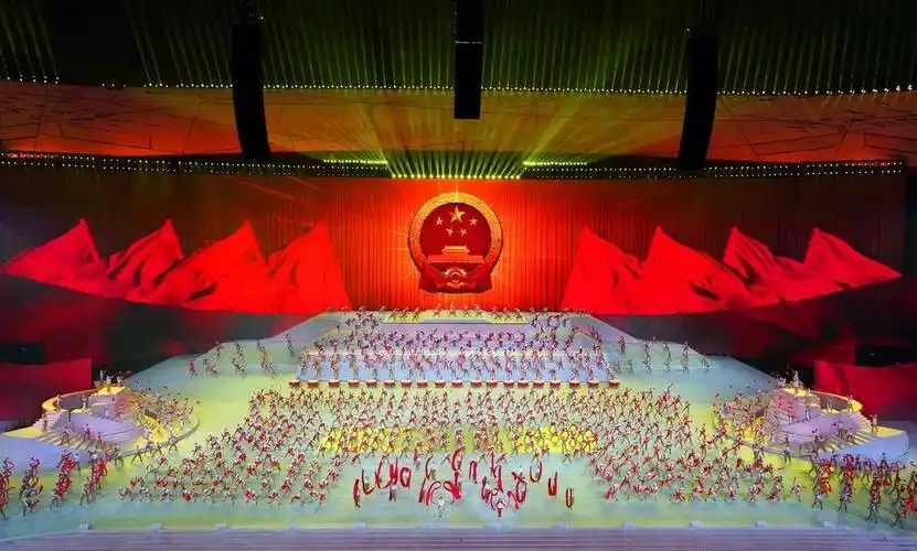 "沈晨大致算了一下,从鸟巢的备场区到舞台,跑着也要三四分钟,因此