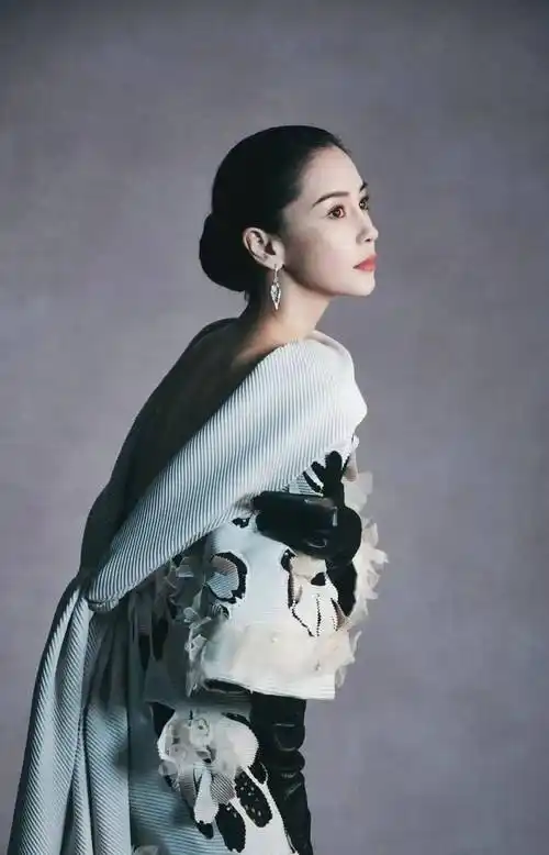 杨颖郑恺恋情曝光?孙怡滕光正没分手?李沁拿yi照营销?白客被公司打压?