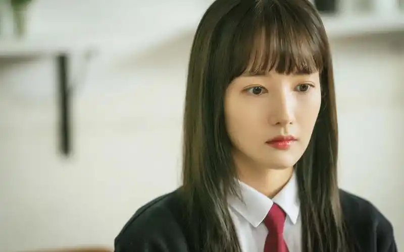 朴敏英《天气好的话我会去找你》剧照图片壁纸