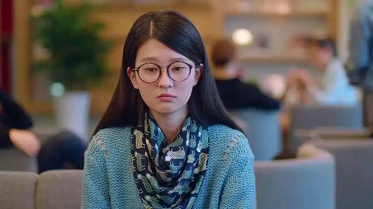 关关的年终报告被经理打回,感觉会被刷下去,别人找好歪路了!