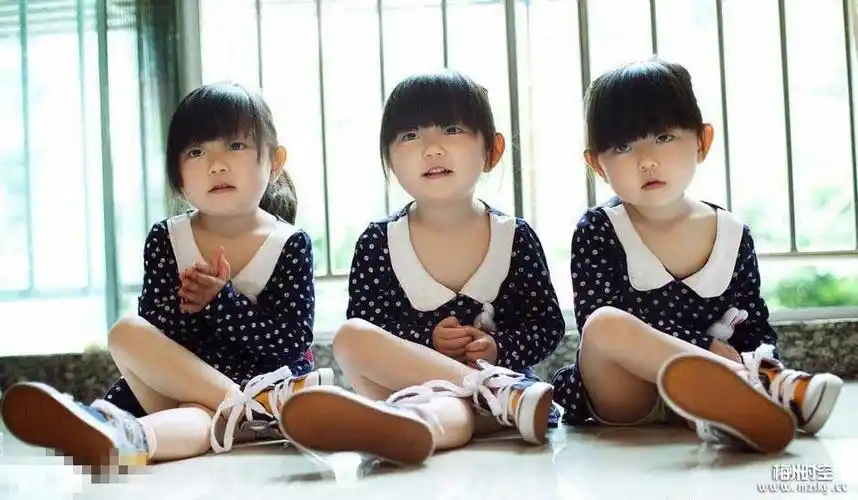 癌症母亲与可爱的三胞胎女儿,感人!