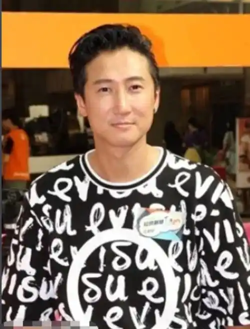 洪金宝儿子晒全家福!