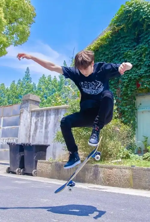 王一博##王一博滑板运动推广大使##王一博终于玩滑板了