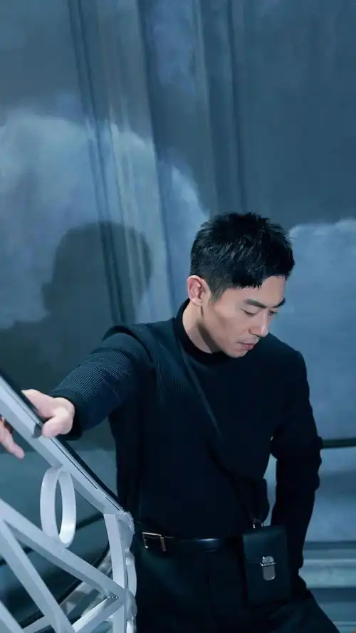 朱亚文新剧《十日游戏》获评8 分,观众对此赞不绝口!@视觉中国