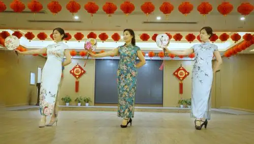 旗袍团扇秀～《水韵江南》