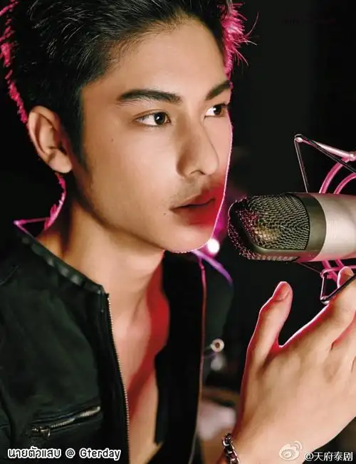 泰国同志杂志attitude2015年3月刊封面为爱所困白船八根天府泰剧