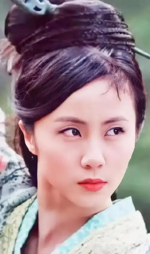 虽然剧情里,后面没有了孙莉的身影,但是就凭颜值来说,孙莉还是更胜一