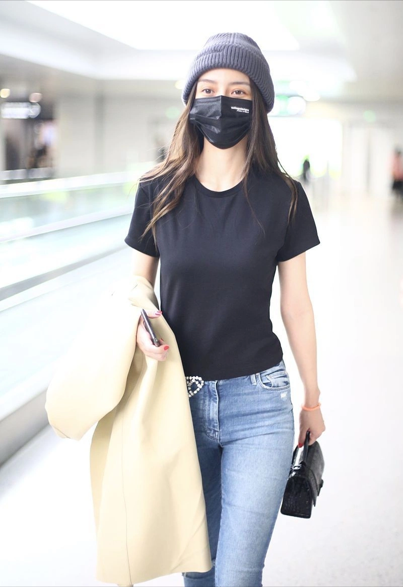 简约时髦感如何打造春夏牛仔裤穿搭杨颖给你做示范