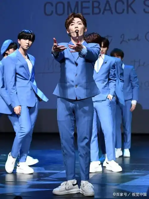 韩国男团盛妆装可爱,网友:这是太阳的后裔,还是月亮的后裔?