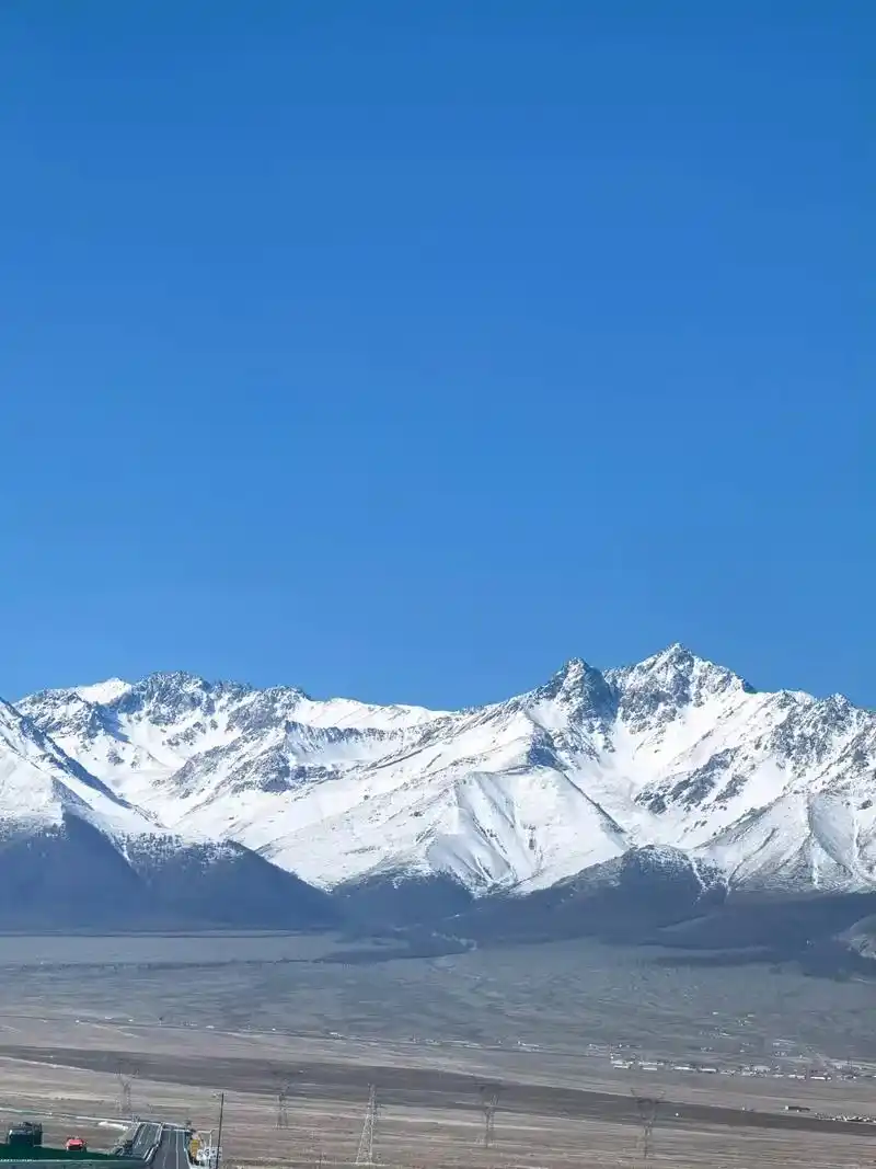 大美新疆,美丽天山,神奇哈密,冰与火的交融,有雪山,更有天山脚下38