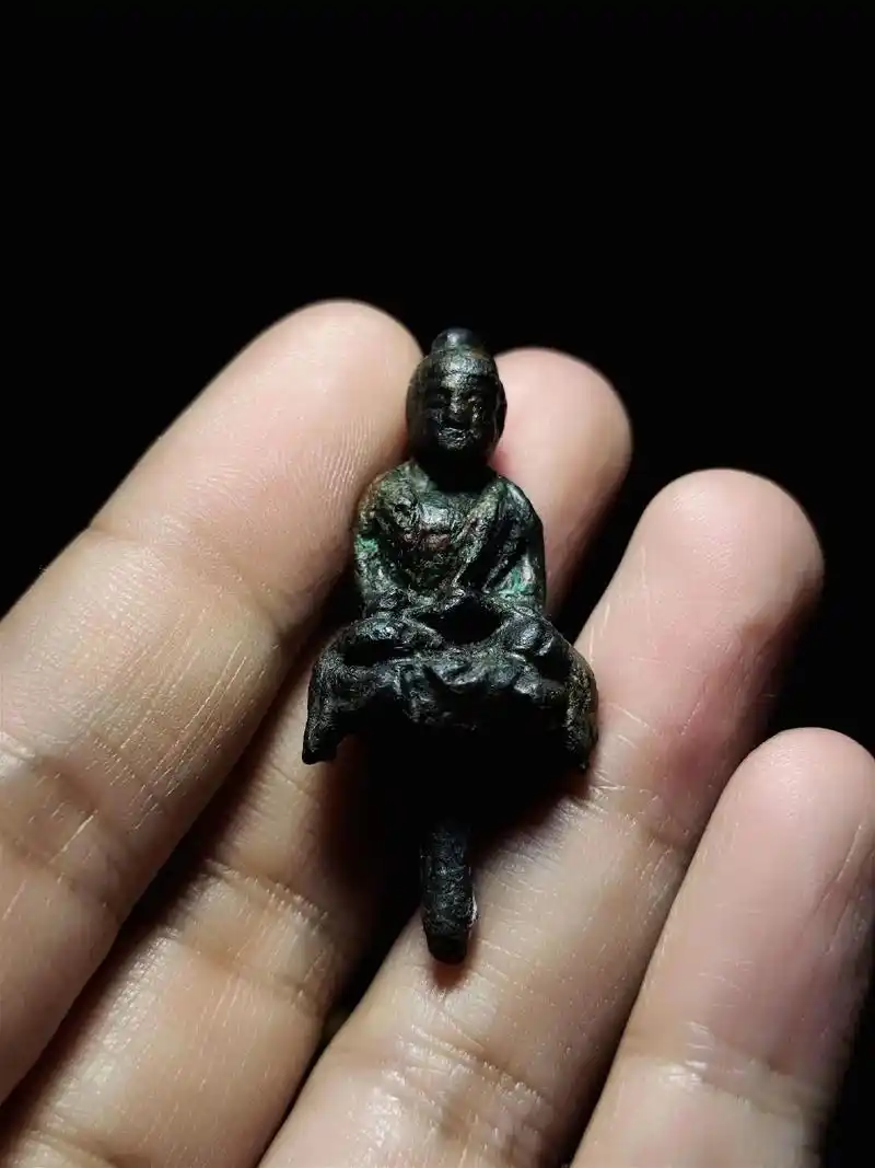 唐代青铜释迦摩尼坐像唐佛.开脸清晰,圆雕工艺精美 #青铜器  - 抖音