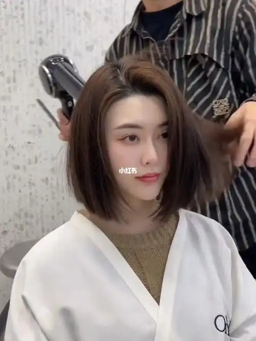 减龄十岁的齐肩一刀切短发真的太美啦,直男都无法抗拒的减龄短发,超级