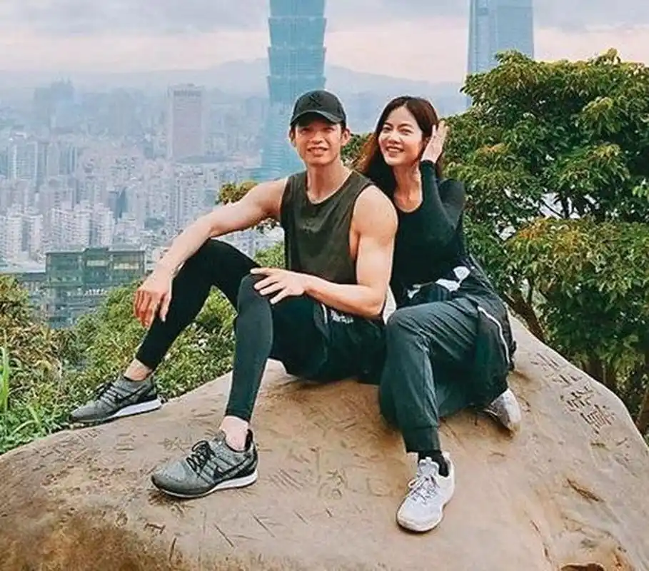 辰亦儒和曾之乔:一个令人艳羡的真爱故事  近日,辰亦儒和曾之乔这对真