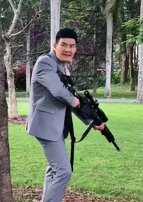 被嘲笑演戏像偷狗后,嘎子哥挑战空翻叶问蹲,网友:真有两把刷子|谢孟伟