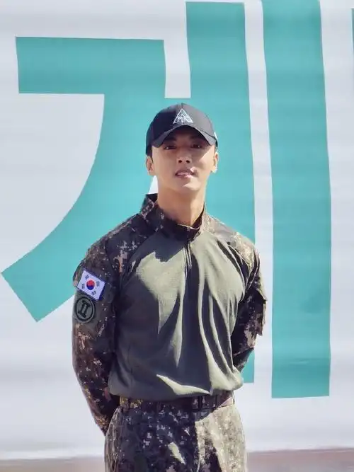 金永斌发长文##金永斌发文#sf9队长永斌发文(现在在军队,很快疽要