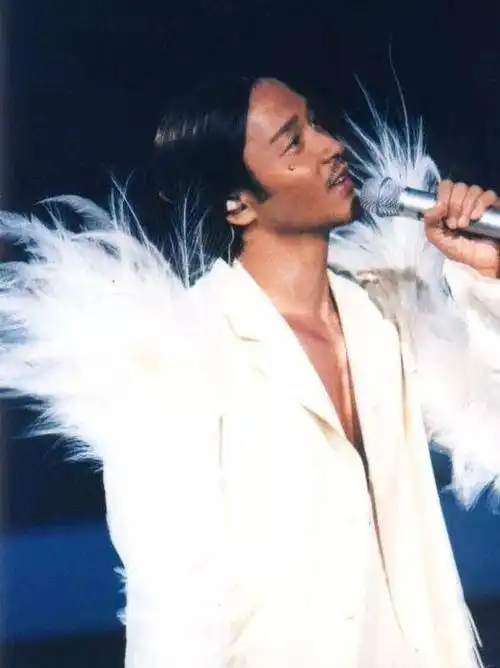 张国荣生前最后一场演唱会,如今看依旧超燃!