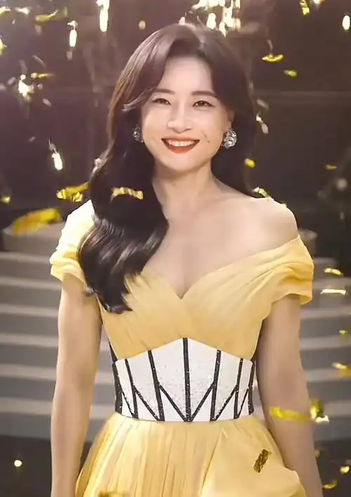 贾玲素颜照曝光脸上太瘦满脸褶子还显老