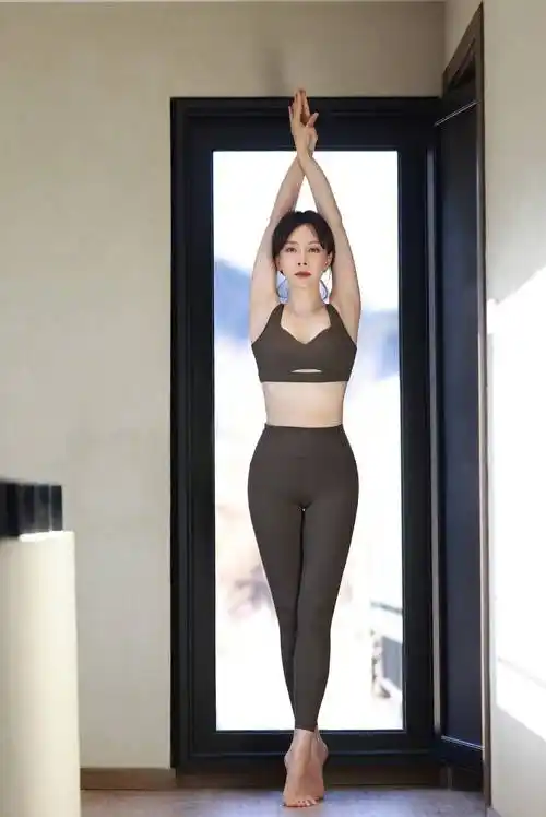 女星陈数发唯美瑜伽写真,身段曼妙,心境年轻_舞蹈_照片_旗袍