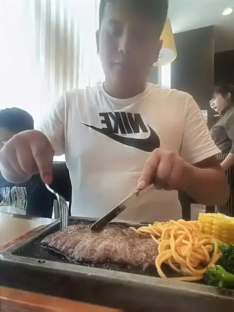 王荣耀天使699         一起来看 吃货(旋风哥) 的快手视频!