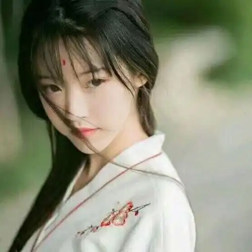 清新白衣古典美女图片_古风头像图片_扣扣居