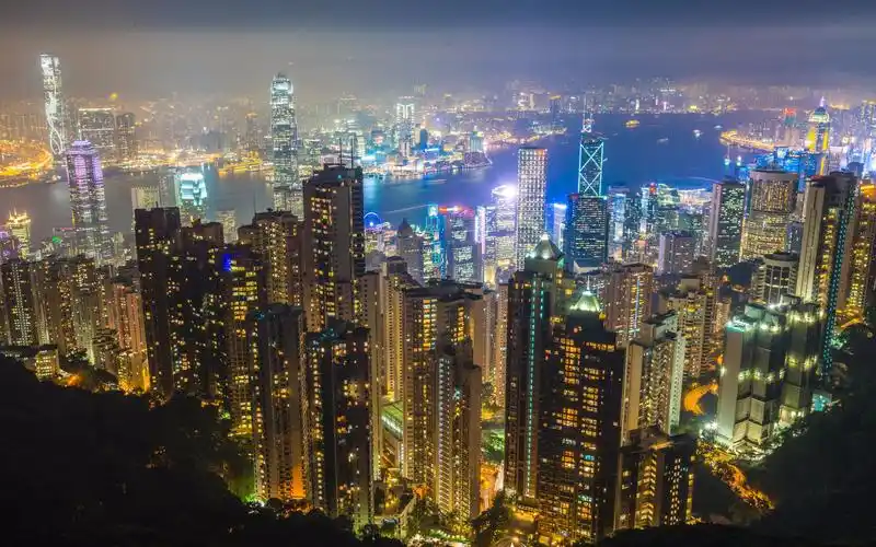 世界三大夜景之一的香港太平山夜景,在山顶上可以俯瞰全香港