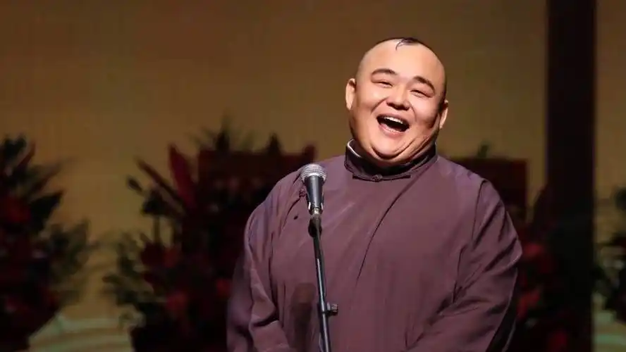 德云社杨鹤通一张照片,引起粉丝热议,德云社准备开箱了吗?