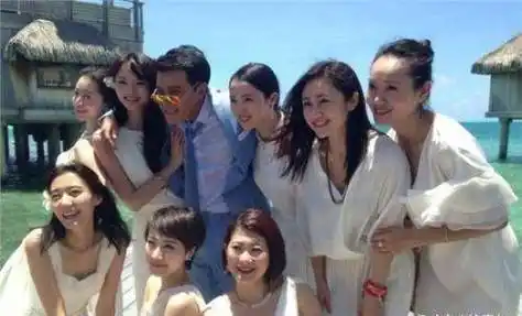 回顾佟丽娅伴娘团,当初被嘲笑档次低,如今童谣,高露红出新高度_童瑶