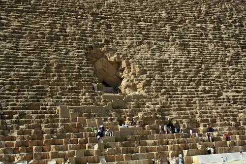 胡夫金字塔墓道入口