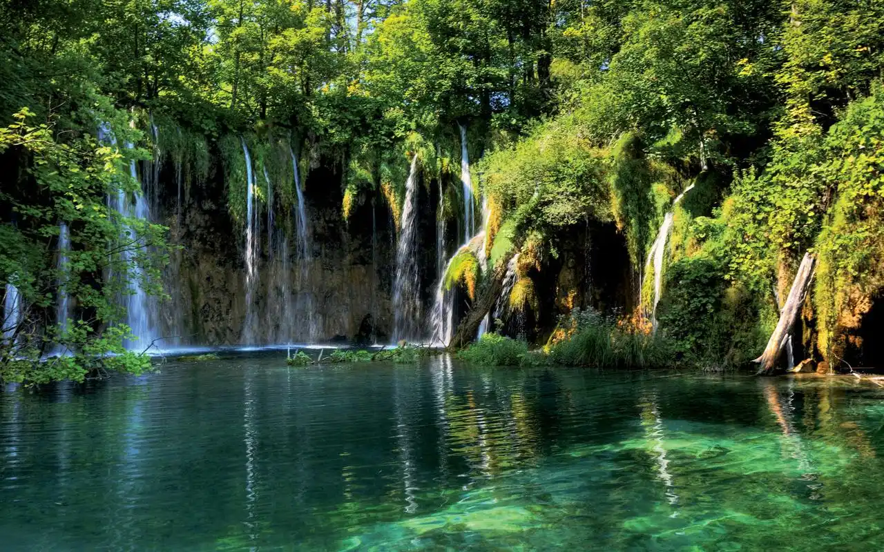 秋天大自然风景山中小溪高清电脑壁纸