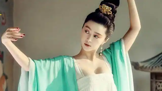 唐代女人为何都喜欢穿低胸装赶潮流原因让人大跌眼镜