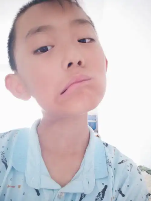 特丑的表情自拍