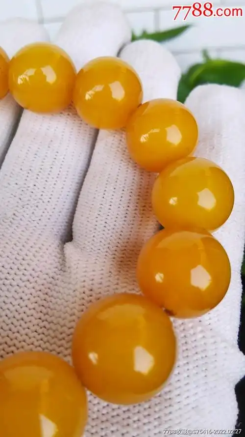 鸡油黄玛瑙手串