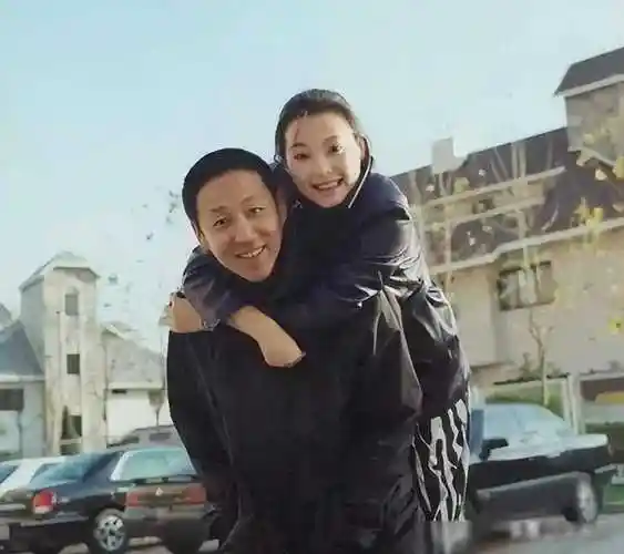 如今34美的惊为天人_陈格_家庭_事业