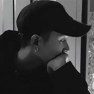 qq黑白男生头像个性酷酷的我的自作多情把你逗笑了