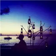 海边背影男生头像