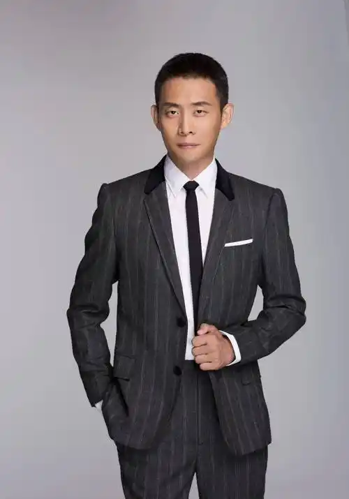 原创张译因跑龙套被前女友嫌弃后娶二婚女主持43岁终成影帝