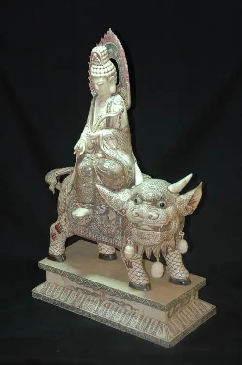 观音菩萨骑金毛犼骨雕摆件