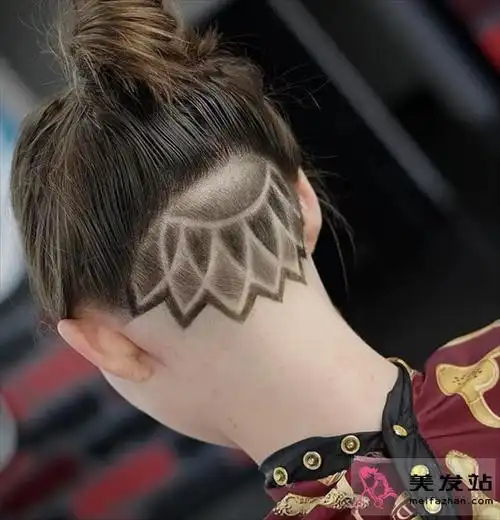 不想过于张扬的你,看看这款简单的几何图案雕刻吧,头发放下就可恢复原