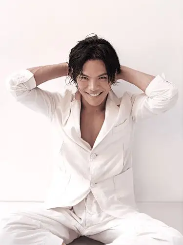 向佐也曾遭霸凌艰难岁月成就演员的不朽坚持