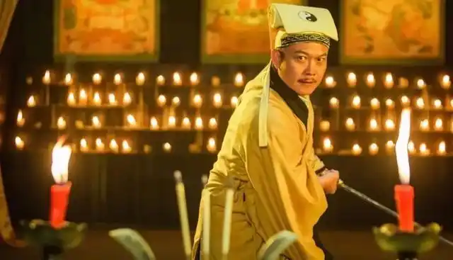 吕方演过的鬼片剧照(香港僵尸片里的经典道士法师)_金纳莱网