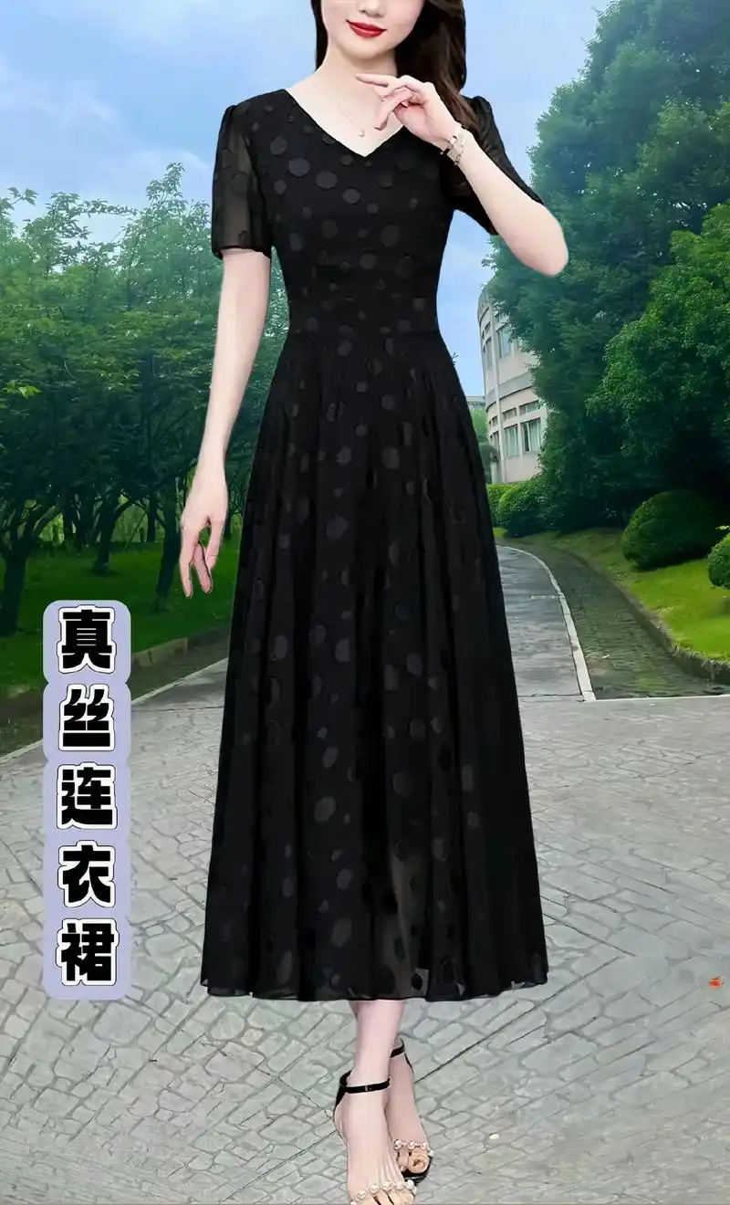 黑色真丝碎花连衣裙